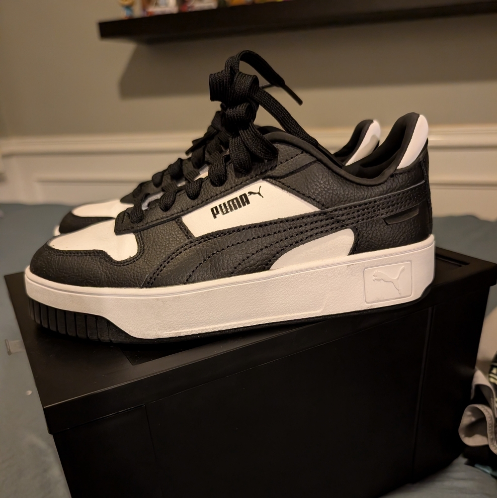 Puma Men's Black and White Sneakers